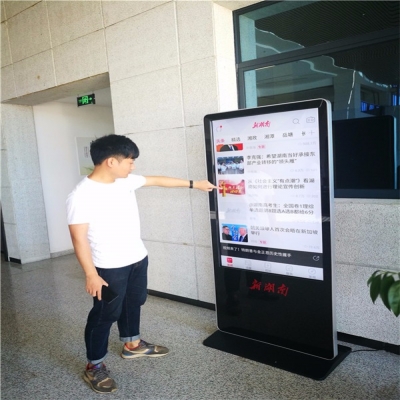 湖南省市委、市政府辦公大樓、學(xué)校游客中心應(yīng)用觸控屏一體機(jī)